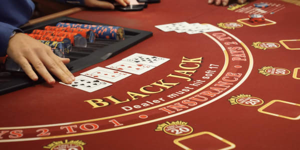 Grundregeln und Strategien beim Blackjack Switch